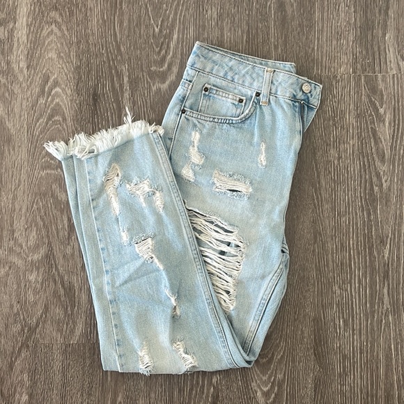 Topshop Denim - Topshop Ripped Straight Legged Jeans